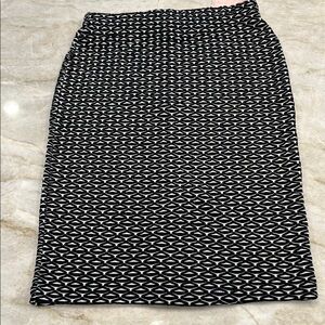 NEW Philosophy | Midi Stretchy Pencil Skirt | Black &‎ White Geo | 4